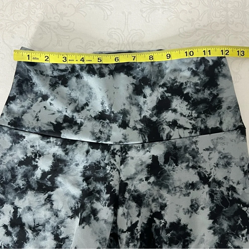 Onzie Tie Dye Athletic Bike Shorts Size Small Medium S/M